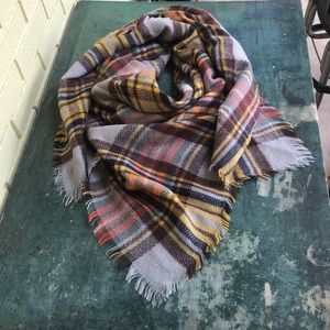 Grey/brown blanket scarf